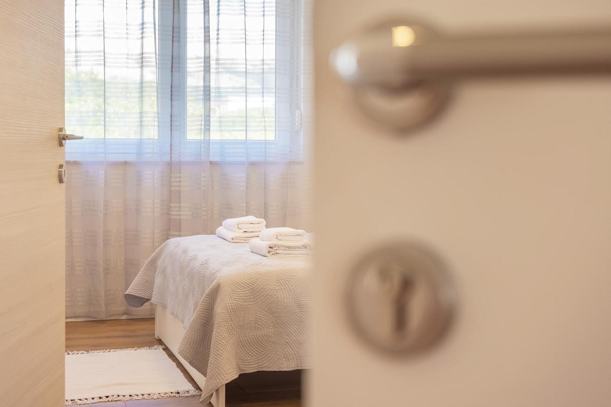 Poolside Apartments Anabella Baška Εξωτερικό φωτογραφία
